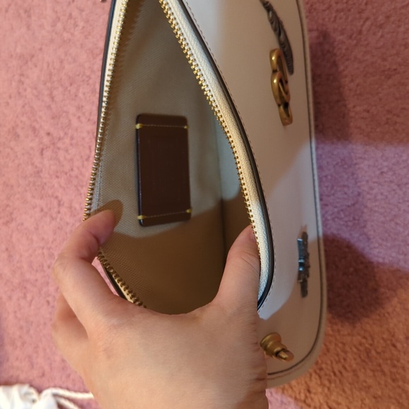 Coach Swinger Bag - Picture 7 of 8